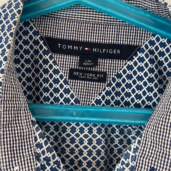 Tommy Hilfiger. Men’s Large. New York Fit. 100% Cotton. Lightweight % cool. - Picture 3 of 5
